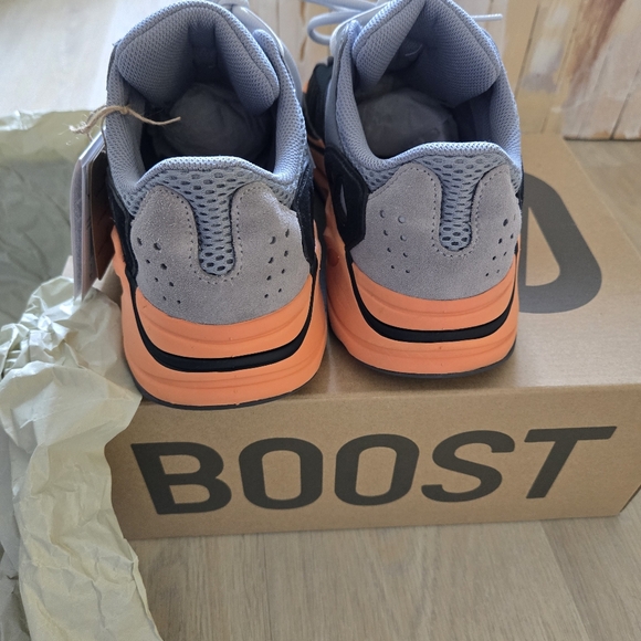 Brand new Yeezy 700 washed orange us size 9.5 - Picture 6 of 13